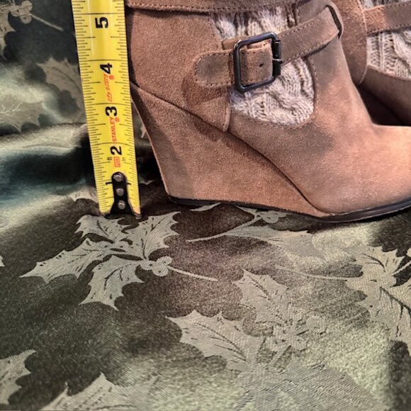 Steve Madden  P-Alpine Suede Knit Wedge Boots - Size 8 - Picture 6 of 11